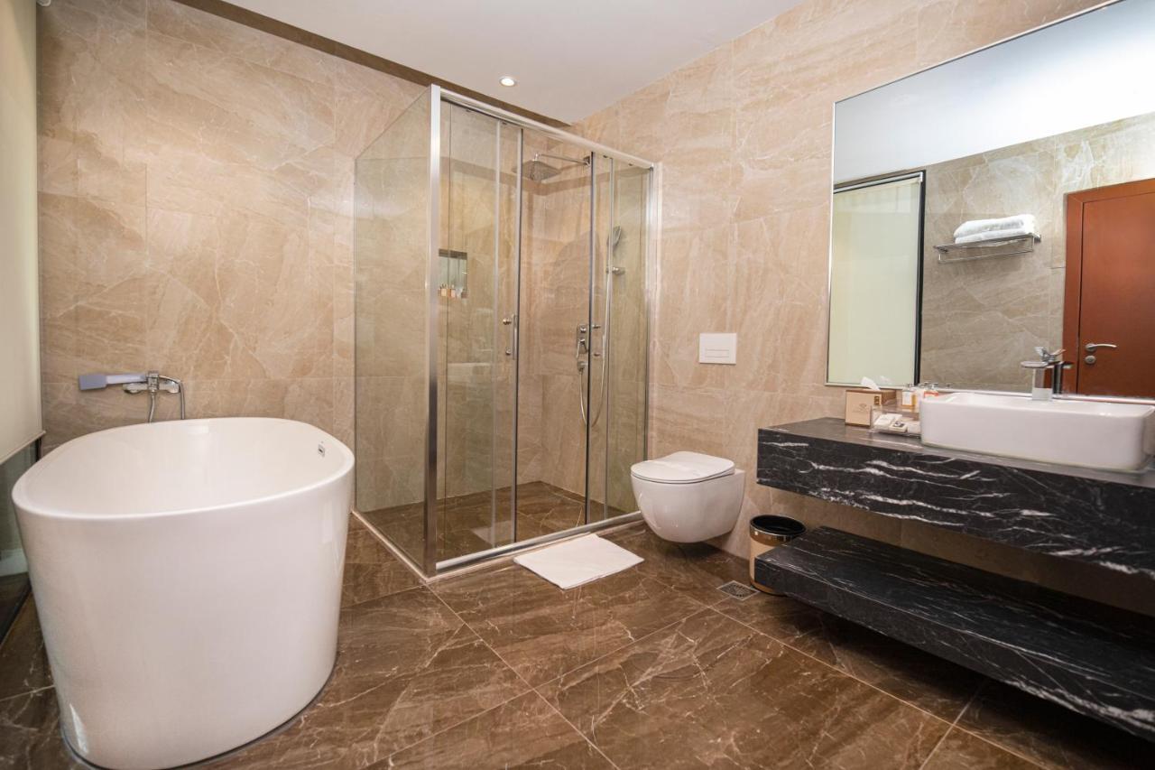 Hotel Diamond Prishtina Laplje Selo Luaran gambar A modern bathroom