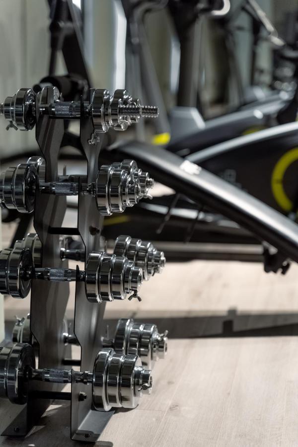 Hotel Diamond Prishtina Laplje Selo Luaran gambar A set of dumbbells