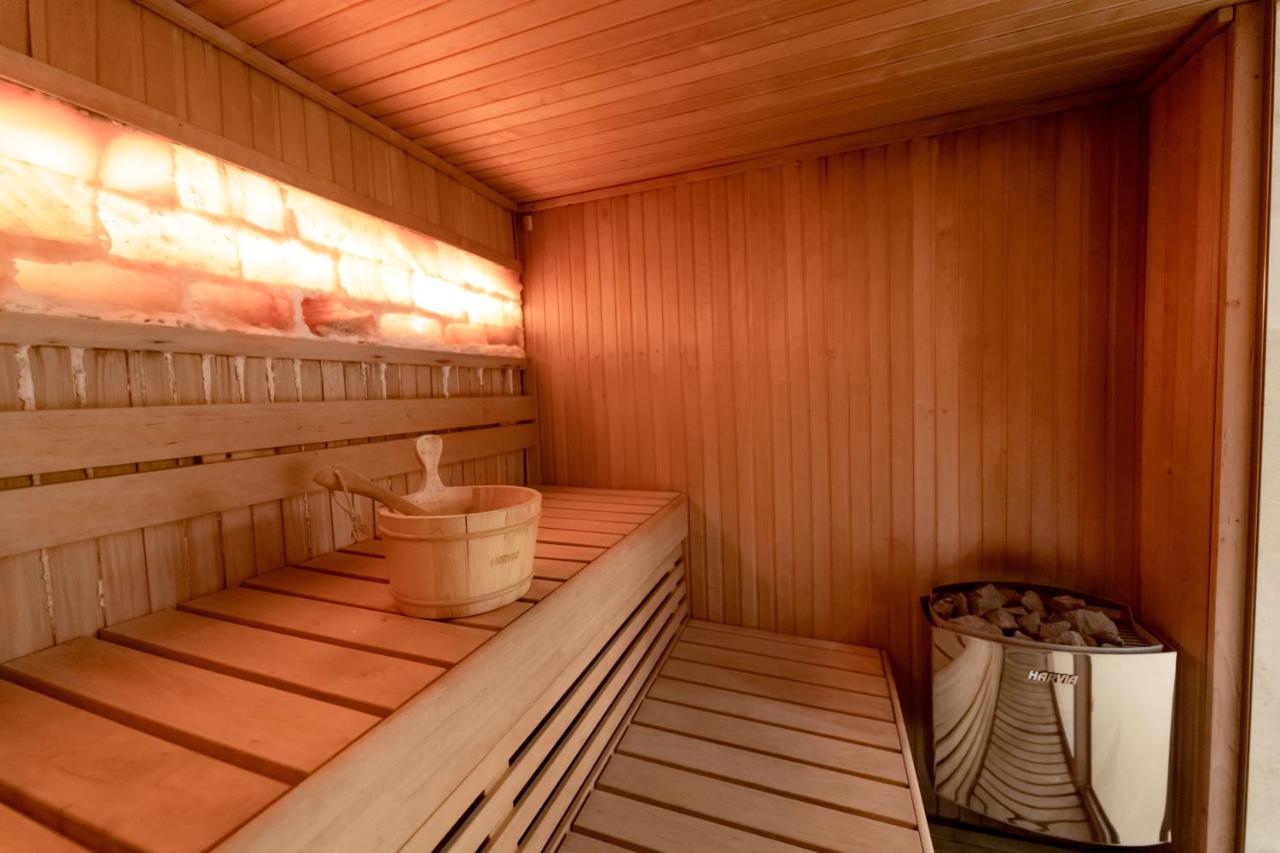 Hotel Diamond Prishtina Laplje Selo Luaran gambar A Finnish sauna