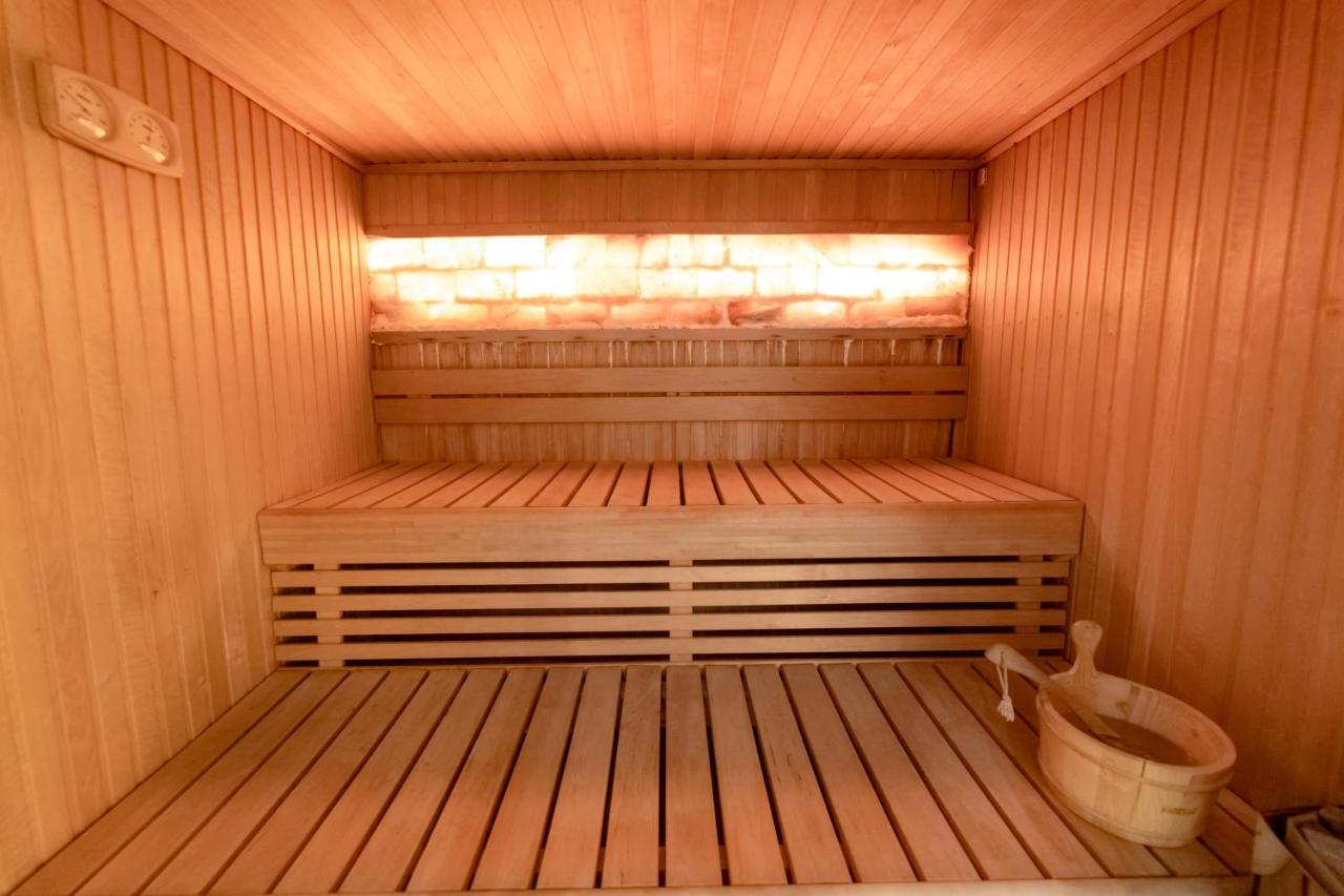 Hotel Diamond Prishtina Laplje Selo Luaran gambar A Finnish sauna