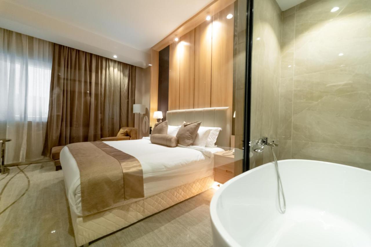 Hotel Diamond Prishtina Laplje Selo Luaran gambar A suite at the hotel